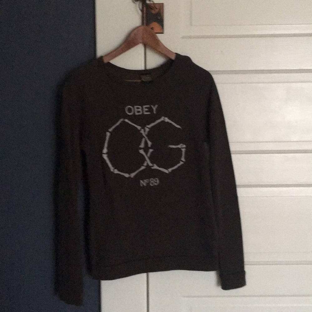 Obey gray graphic sweatshirt.